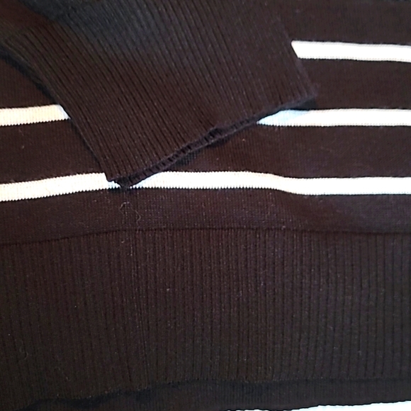 Cable & Gauge Long Sleeve Sweater - Picture 3 of 6
